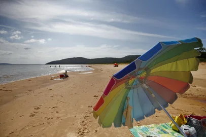 PORTO ALEGRE, RS, BRASIL, 25-01-2020: Direção do Parque Estadual de Itapuã, em Viamão, reabre a Praia da Pedreira e a Praia de Fora para visitação do público, depois de anos com apenas a Praia das Pombas disponível aos visitantes (FOTO FÉLIX ZUCCO/AGÊNCIA RBS, Editoria de Porto Alegre).<!-- NICAID(14398595) -->