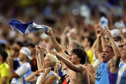 Torcida argentina comemora título da Copa América