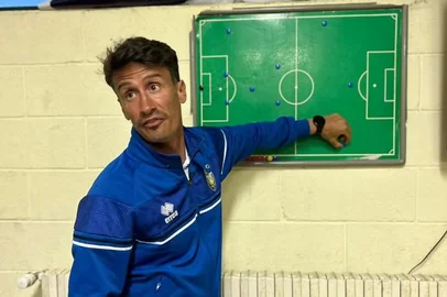 léo aro<!-- NICAID(16166537) -->