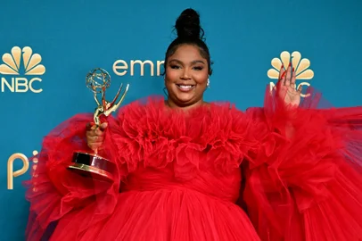 US singer-songwriter Lizzo poses with the Emmy for Outstanding Competition Program for "Lizzo's Watch Out For the Big Grrrls" during the 74th Emmy Awards at the Microsoft Theater in Los Angeles, California, on September 12, 2022. (Photo by Frederic J. Brown / AFP)<!-- NICAID(15204588) -->