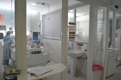 Com avanço da vacinação, Caxias tem 11 pacientes com covid-19 internados em UTI e 8 em leitos de enfermaria. No Virvi Ramos são dois pacientes internados na UTI.<!-- NICAID(14968954) -->