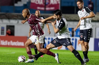 Caxias x Botafogo-PB pela 15ª rodada da Série C 2026. Jogo no Estádio Centenário. Na foto, o atacante Quirino.<!-- NICAID(16334341) -->