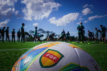 O Juventude iniciou, na tarde desta sexta-feira (3) a pré-temporada de 2025. O técnico Fábio Matias comandou o treino com os jogadores que permaneceram e os novos reforços que já chegaram no clube.<!-- NICAID(15947236) -->