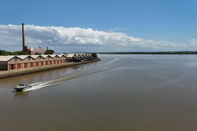 Porto Alegre, RS, Brasil, 22/10/2024 - Cais Embarcadero vai reabrir em novembro. Espaço está sendo reformado. - Foto: Jefferson Botega/Agência RBS<!-- NICAID(15896279) -->