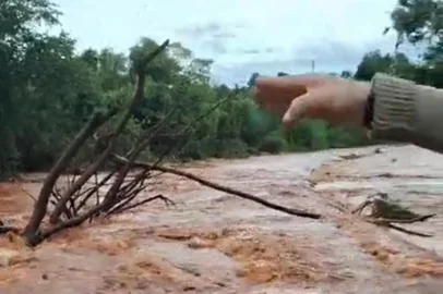 Município do noroeste do RS deve declarar situação de emergência após chuvarada; veja as imagens<!-- NICAID(15924979) -->
