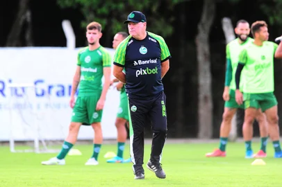 CAXIAS DO SUL, RS, BRASIL, 15/03/2023. Treino do Juventude no retorno do técnico Pintado ao comando do time. O Ju está se preparando para a série B do Campeonato Brasileiro 2023. Na foto, técnico Pintado. (Porthus Junior/Agência RBS)Indexador:                                 <!-- NICAID(15376338) -->
