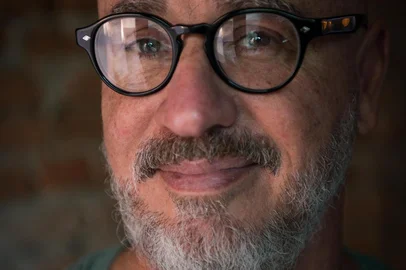 Edson Natale escreveu o livro A Música no Brasil que Você Toca.<!-- NICAID(15591515) -->