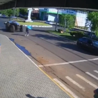 Idosa é atropelada por trator da prefeitura de Porto Lucena<!-- NICAID(15946567) -->