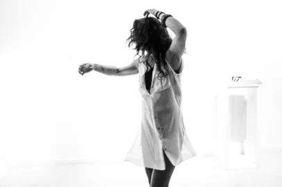 Performance "Desterro", com a poeta, professora e pesquisadora Nil Kremer, ocorre nesta sexta-feira (13), no Zarabatana Café.<!-- NICAID(15864756) -->