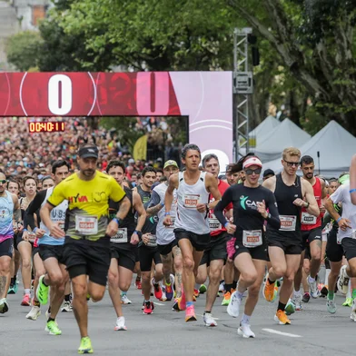 CAXIAS DO SUL, RS, BRASIL, 28/09/2025. Meia Maratona Caxias. (Neimar De Cesero/Agência RBS)<!-- NICAID(16134518) -->