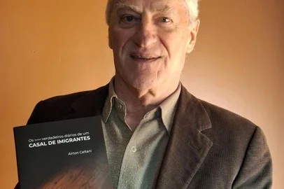 Airton Cattani lança romance inspirado na história de seus bisavós exatamente nas datas que marcaram o embarque na Europa e a chegada ao Brasil.Livro:Os (quase) verdadeiros diários de um casal de imigrantesAutor: Airton CattaniData: 1º de agosto de 2026 (sábado), das 16h às 19hO lançamento marca os 150 anos do embarque de Orsola e Francesco Cattani no porto francês de Le Havre, em direção ao Brasil.Local: Café Luna Park _ Rua Buarque de Macedo, 3113, Garibaldi/RS.<!-- NICAID(16335398) -->