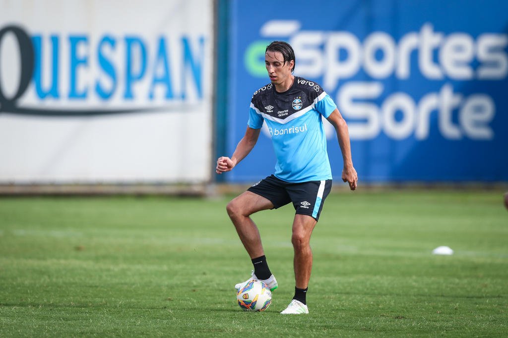 Grêmio prioriza busca por centroavante, mas também monitora zagueiros