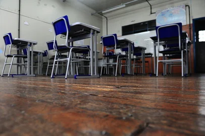 CAXIAS DO SUL, RS, BRASIL, 24/08/2023. Estado anuncia projeto de parceria público-privada para reformar escolas estaduais. Caxias do Sul tem oito escolas contempladas. Bento Gonçalves é a outra cidade da Serra selecionada, com três escolas. Na foto, problemas de estrutura na Escola Estadual de Ensino Fundamental Presidente Vartas. (Porthus Junior/Agência RBS)<!-- NICAID(15519537) -->