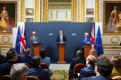 European Council President Antonio Costa, Britain's Prime Minister Keir Starmer and European Commission President Ursula von der Leyen host a joint press conference during the UK-EU Summit at Lancaster House in London on May 19, 2025. British Prime Minister Keir Starmer described a landmark deal setting out closer ties on defence and trade with the European Union as a "win-win" on Monday. "This deal is good for both sides," Starmer told reporters at a joint press conference with EU chiefs Ursula von der Leyen and Antonio Costa following their summit in central London.
