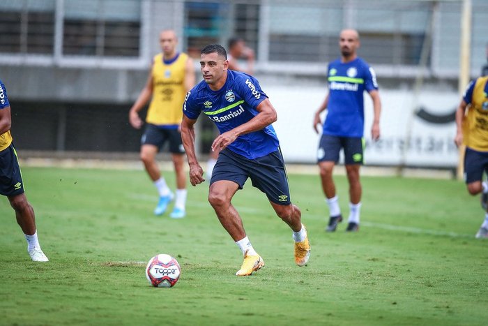 Com volta de Renato e elenco principal, Grêmio encara o Pelotas