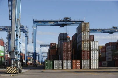 Rio Grande, RS, BRASIL, 11/04/2023- A rotina no porto de Rio Grande, o maior do RS.  Foto: Lauro Alves  / Agencia RBS<!-- NICAID(15399530) -->