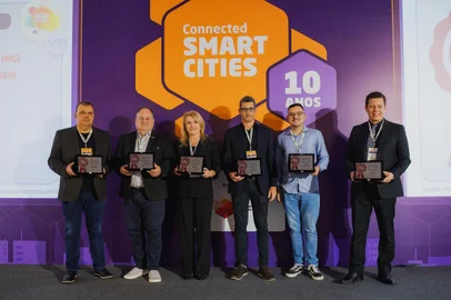 O Município de Caxias do Sul conquistou o selo Connected Smart Cities de Boas Práticas em Cidades Inteligentes. O prêmio foi entregue na quarta-feira (04.09), em São Paulo, durante a 10ª edição do Connected Smart Cities & Mobility. A premiação é concedida pelo Connected Smart Cities e pela Soluções Públicas Inteligentes (Spin), como forma de estimular e reconhecer a inovação no setor público. A vice-prefeita Paula Ioris, recebeu a distinção com o selo Bronze.<!-- NICAID(15859540) -->