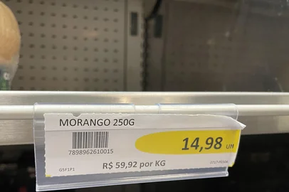 CAXIAS DO SUL, RS, BRASIL, 30/07/2025. Falta de morangos em mercados de Caxias do Sul. (Neimar De Cesero/Agência RBS)<!-- NICAID(16090545) -->