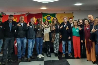 PT, PCdoB, PSOL, PCB, REDE, CIDADANIA, PV e representantes do PDT reafirmam apoio para Lula, em Caxias do Sul<!-- NICAID(15230940) -->