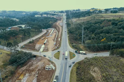 CAXIAS DO SUL, RS, BRASIL, 02/06/2026. Como estão as obras da CSG. Na foto, trecho do Km 69 da RS-122 (Rota do Sol), perto do trevo acesso a Rota dos Romeiros estrada municipal Arziro Galafassi), próximo ao Viaduto Torto e ao posto Squizzato (Neimar De Cesero/Agência RBS)<!-- NICAID(16298320) -->