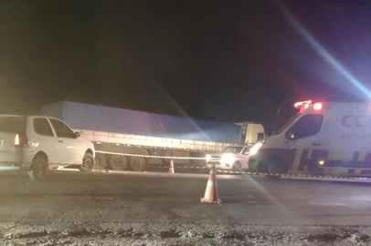 Colisão entre carro e carreta deixa uma pessoa morta na BR-386 em São José do Herval<!-- NICAID(15236935) -->