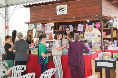 Divulgação / Divulgação Com o tema “Farroupilha Lê suas Raízes”, a 34ª Feira do Livro de Farroupilha se encerrou no último domingo (9), com mais de quatro mil livros comercializados pelos livreiros.<!-- NICAID(16164492) -->
