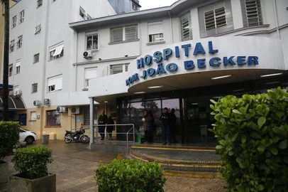 Gravataí, RS, Brasil, 25/09/2023 - Jovem de 15 anos é esfaqueado por jogar bola em portão de vizinho e se recupera em hospital de Gravataí. - Foto: Jonathan Heckler/Agência RBS<!-- NICAID(15550413) -->