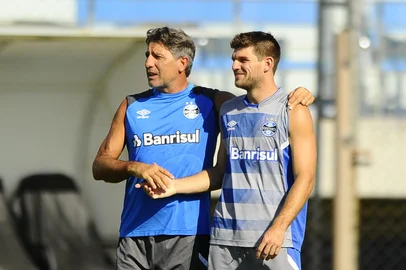 PORTO ALEGRE, RS, BRASIL, 14/03/2018--Treino do Grêmio que ocorreu na tarde desta quarta feira. Kannemann,  Renato Portaluppi. (FOTOGRAFO: CARLOS MACEDO / AGENCIA RBS)<!-- NICAID(13455642) -->