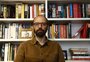 "Agora, a minha história é a história", diz jornalista Daniel Scola, que autografa sua obra de estreia na Feira do Livro de Caxias do Sul
