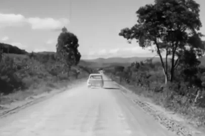 Em filme de 1953, situação da BR 101 no litoral gaúcho.<!-- NICAID(16022471) -->