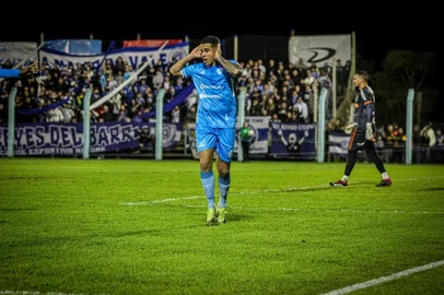 Novo Hamburgo vence Aimoré e abre vantagem na semifinal da Divisão de Acesso<!-- NICAID(16098585) -->