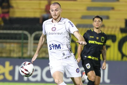 Volta Redonda x Caxias, no estádio Raulino de Oliveira pela 3ª rodada da Série C. Na foto: zagueiro Ianson.<!-- NICAID(16268651) -->