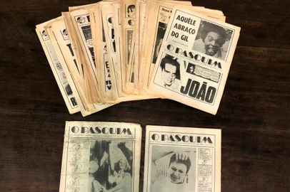 Daniel Scola doa coleção de O Pasquim para a Biblioteca Pública do Estado. <!-- NICAID(15684203) -->