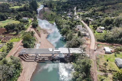 Obras da nova ponte da RS-417, entre Itati e Três Forquilhas.<!-- NICAID(16148537) -->
