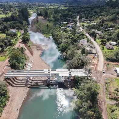 Obras da nova ponte da RS-417, entre Itati e Três Forquilhas.<!-- NICAID(16148537) -->