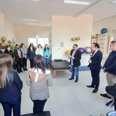 Farroupilha passa a oferecer serviços gratuitos de acupuntura e aromaterapia. Pacientes ainda terão à disposição ventosaterapia e auriculoterapia. Na imagem, inauguração da nova sala nesta sexta-feira<!-- NICAID(15174140) -->