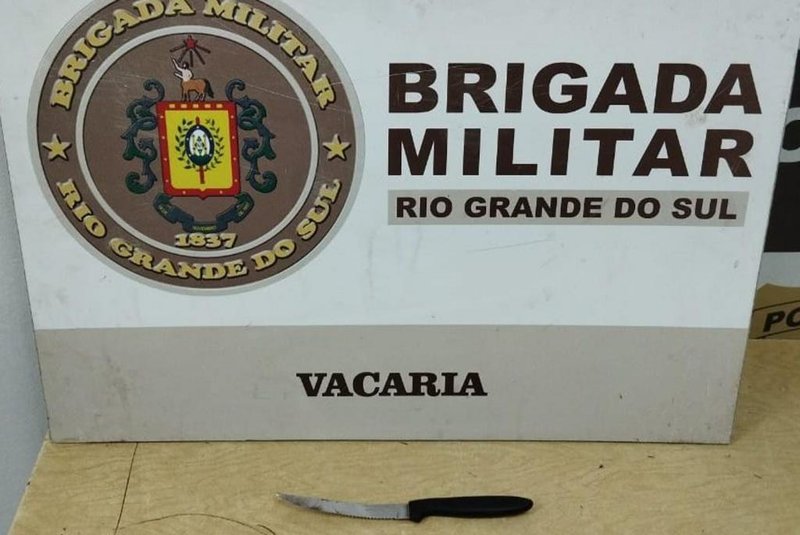 No dia 26 de novembro de 2023, por volta das 00h, uma guarnição deslocou até um pomar na localidade do Capão da Herança, juntamente com o Corpo de Bombeiros, pois havia um homem ferido por um golpe de arma branca.No local foi confirmado que um masculino de 20 anos, já estava em óbito, o qual apresentava um ferimento por golpe de arma branca na região do tórax.Os autores do homicídio foram identificados e presos ainda no local, sendo um homem de 21 e outro de 22 anos de idade, a arma utilizada para cometer o crime foi localizada e apreendida.Vítima e autores são de origem indígenas, oriundos de Amambai, estado do Mato Grosso do Sul e estavam no município trabalhando e conforme relatos tiveram um desentendimento durante o início da madrugada.O local foi isolado e entregue a Polícia Civil e os presos conduzidos para delegacia.<!-- NICAID(15608976) -->