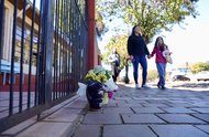 ESTAÇÃO, RS, BRASIL, 09-07-2025: Pais de alunos protestam em frente à Escola Municipal Maria Nascimento Giacomazzi, onde um ataque a faca deixou uma criança morta e outras três pessoas feridas na manhã desta terça-feira (8). O crime abalou a pequena cidade de cerca de 6 mil habitantes, no norte do Rio Grande do Sul. Foto: Jefferson Botega/Agência RBSIndexador: jeff botega<!-- NICAID(16076471) -->