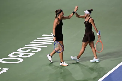 Luisa Stefani, Tímea Babos, tênis