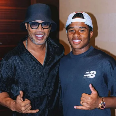 Ronaldinho Gaúcho e Endrick se encontram em Tóquio<!-- NICAID(16088547) -->