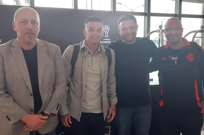 Após festa do título gaúcho, dirigentes do Inter chegam ao Paraguai para sorteio da Libertadores<!-- NICAID(15997440) -->