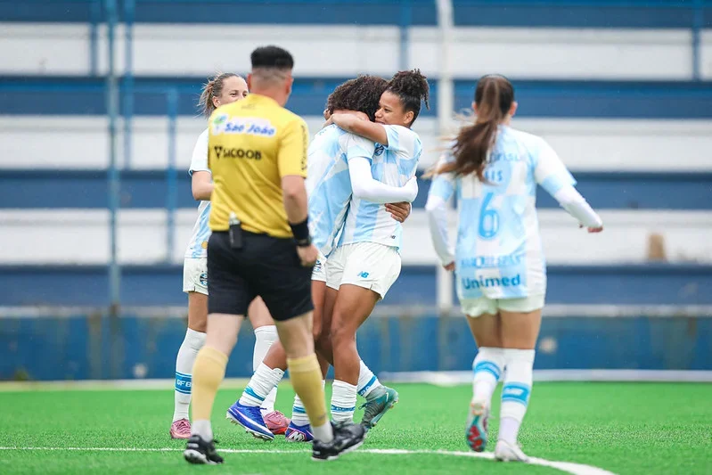 Grêmio goleia União Forquetense por 13 a 0 e lidera o Gauchão Feminino