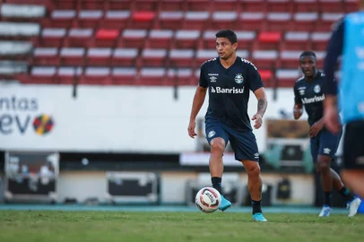 RS - FUTEBOL/TREINO GREMIO  - ESPORTES - Jogadores do Gremio Grêmio Elkeson realizam treino durante a tarde deste domingo, no EstÃ¡dio do Arruda, na preparaÃ§Ã£o para a partida contra o Sport, valida pelo Campeonato Brasileiro 2022. FOTO: LUCAS UEBEL/GREMIO FBPA<!-- NICAID(15122142) -->