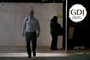 Profissionais reguladores do serviço, que recebem ligações de mais de 490 cidades, fazem horários reduzidos e deixam pedidos em espera por mais de uma hora. Na imagem, o médico Jorge Guardiola Meinhardt Júnior indo embora por volta das 00h, após trabalhar quatro das 12 horas em que deveria atender. Foto: Glaucius Oliveira / RBS TV<!-- NICAID(15525693) -->