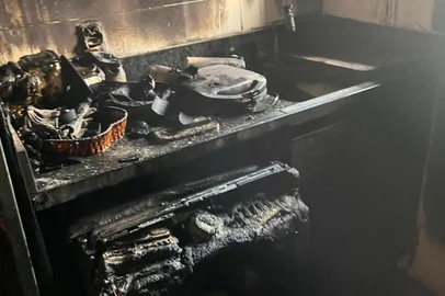 Duas pessoas ficam feridas após incêndio em apartamento no centro de Passo Fundo<!-- NICAID(16093231) -->