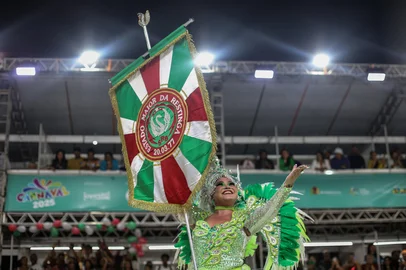 16.03.2025: Carnaval do Porto Seco, série Ouro. Desfile da escola  Estado Maior da Restinga . Fotos: Duda Fortes/Agencia RBSIndexador: DF<!-- NICAID(15996447) -->
