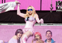Madonna faz show surpresa na Times Square e lança novo single de ‘Confessions II’