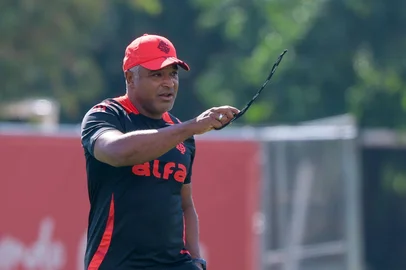 Pablo Fernandez e Roger Machado em treino do Inter<!-- NICAID(16019770) -->