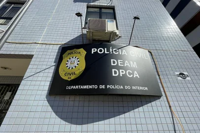 Delegacia da Criança e do Adolescente e Delegacia da Mulher de Passo Fundo<!-- NICAID(15818381) -->