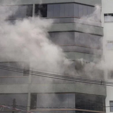 Incêndio atinge prédio no loteamento Vilaggio Iguatemi, em Caxias<!-- NICAID(14789417) -->